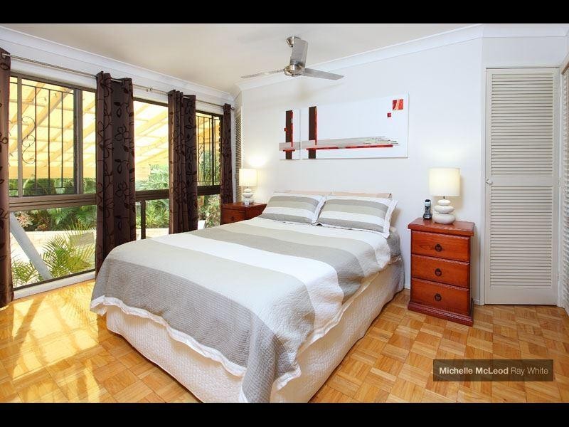 1 Tinbeerwah Place, Chapel Hill QLD 4069