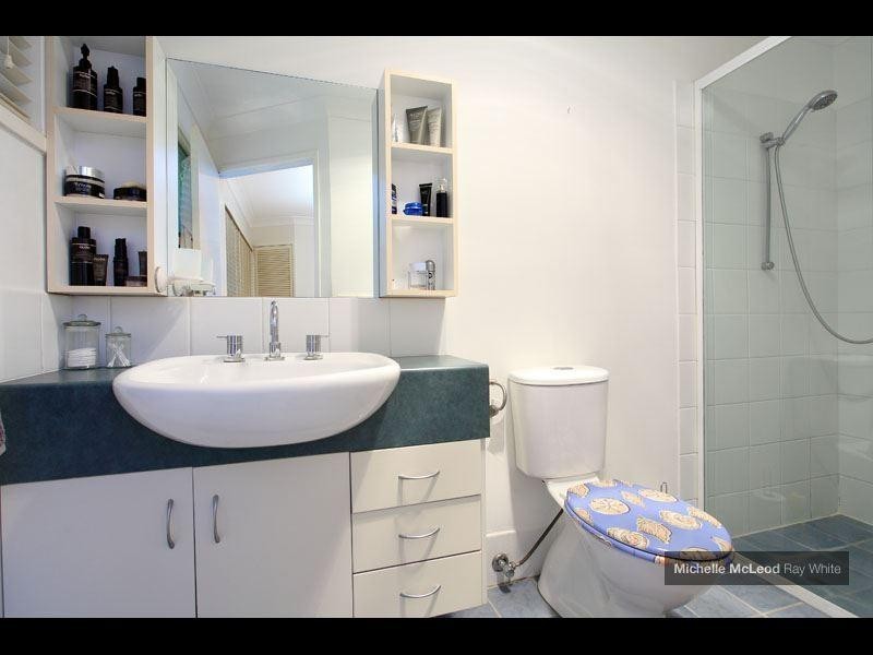 1 Tinbeerwah Place, Chapel Hill QLD 4069