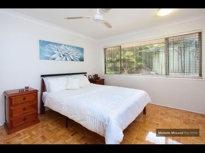 1 Tinbeerwah Place, Chapel Hill QLD 4069
