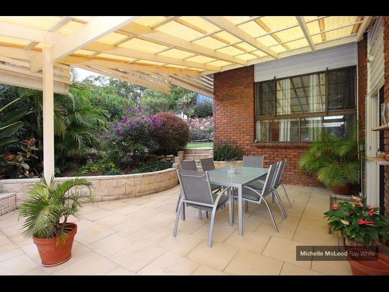 1 Tinbeerwah Place, Chapel Hill QLD 4069