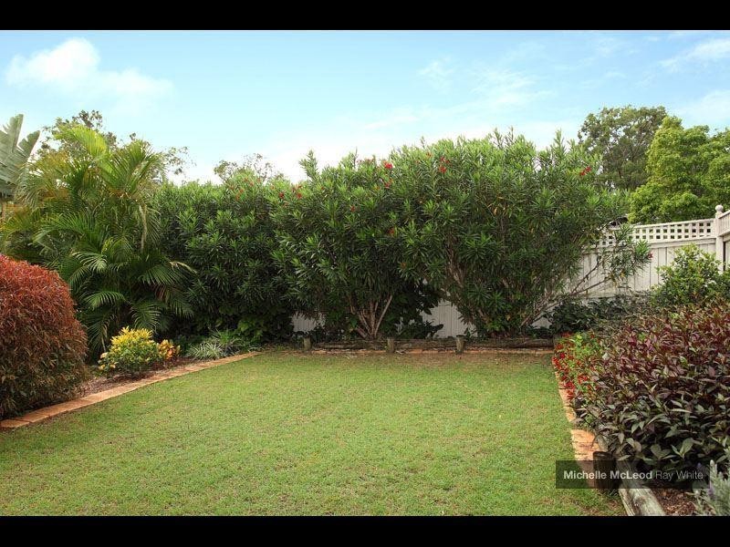 1 Tinbeerwah Place, Chapel Hill QLD 4069