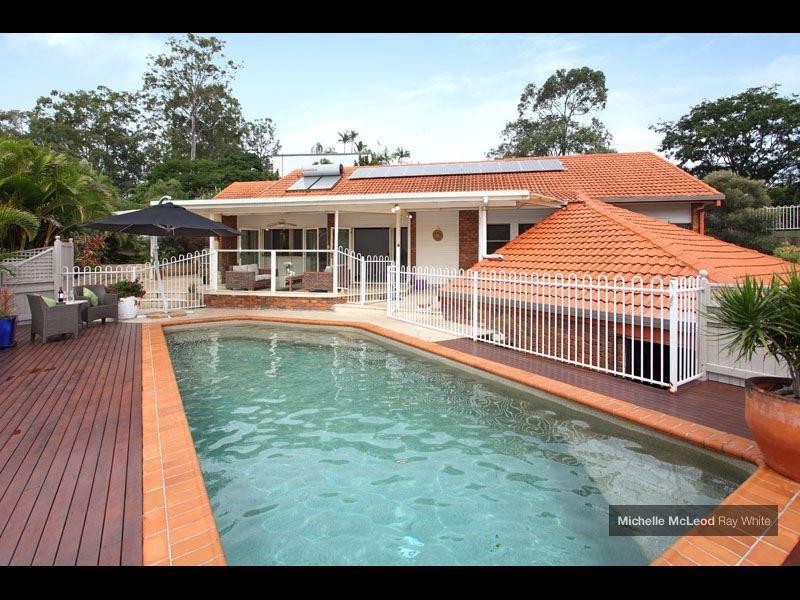 1 Tinbeerwah Place, Chapel Hill QLD 4069