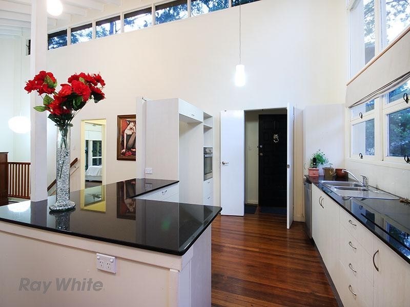 186 Burbong Street, Chapel Hill QLD 4069