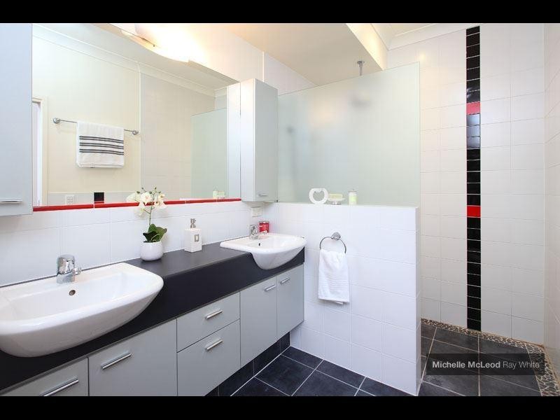 4A Carissa Place, Chapel Hill QLD 4069