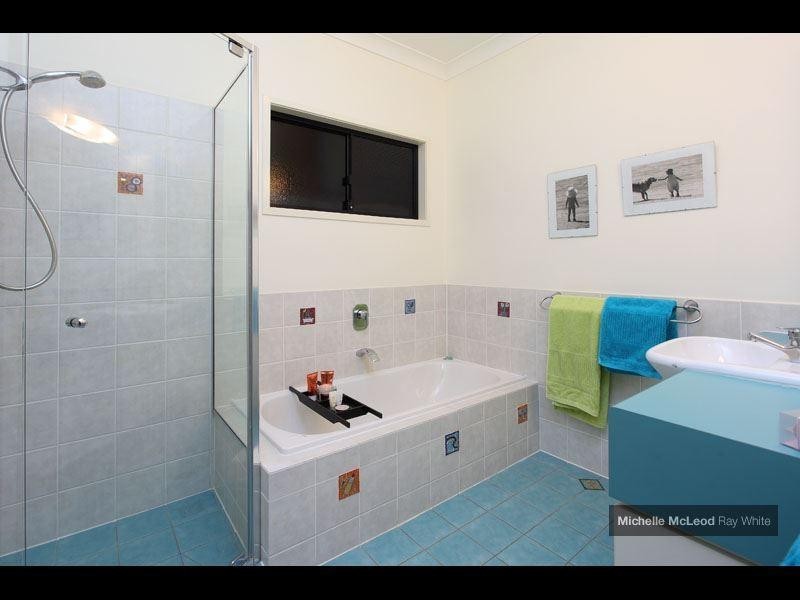 4A Carissa Place, Chapel Hill QLD 4069