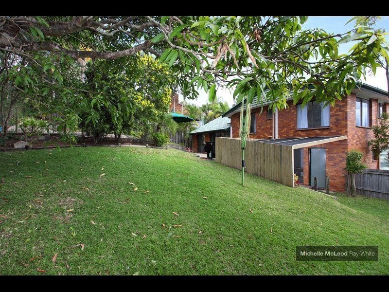 10 Welcome Street, Chapel Hill QLD 4069