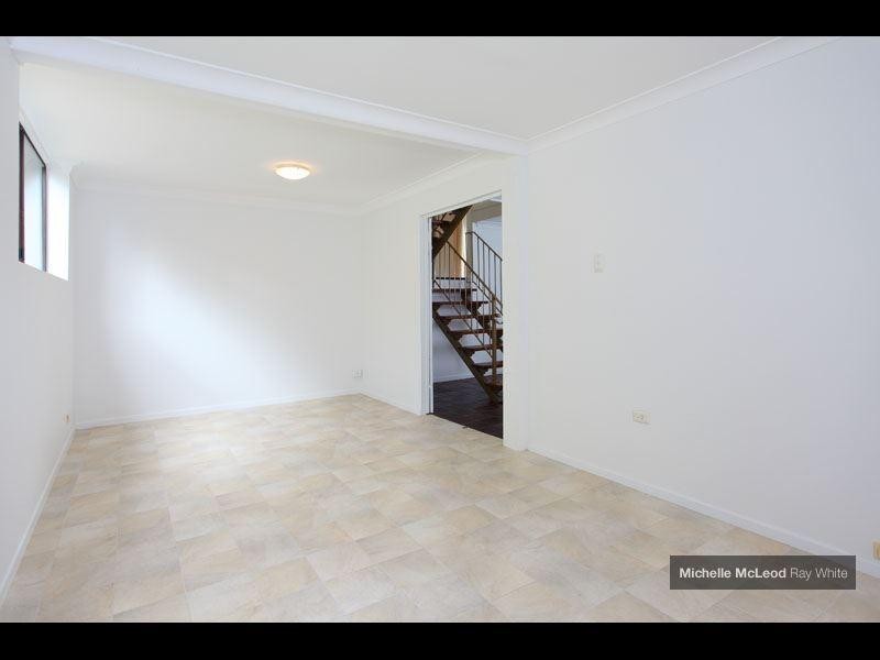 10 Welcome Street, Chapel Hill QLD 4069