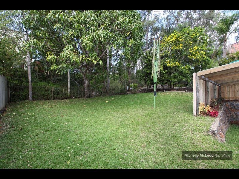 10 Welcome Street, Chapel Hill QLD 4069