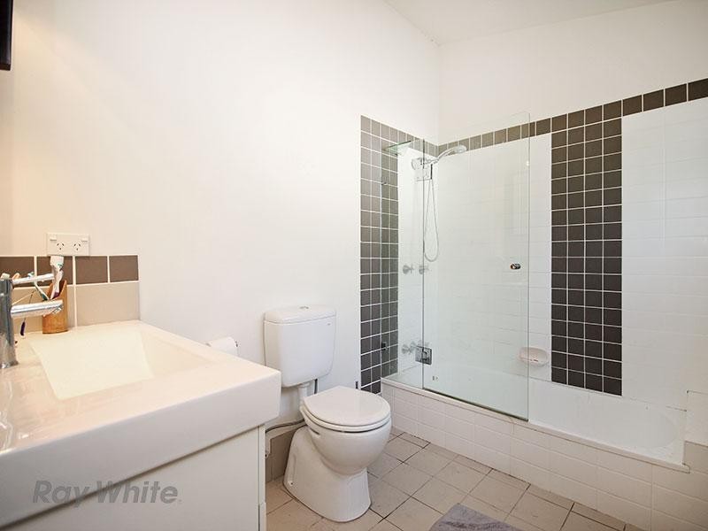 8 Dempster Street, Toowong QLD 4066