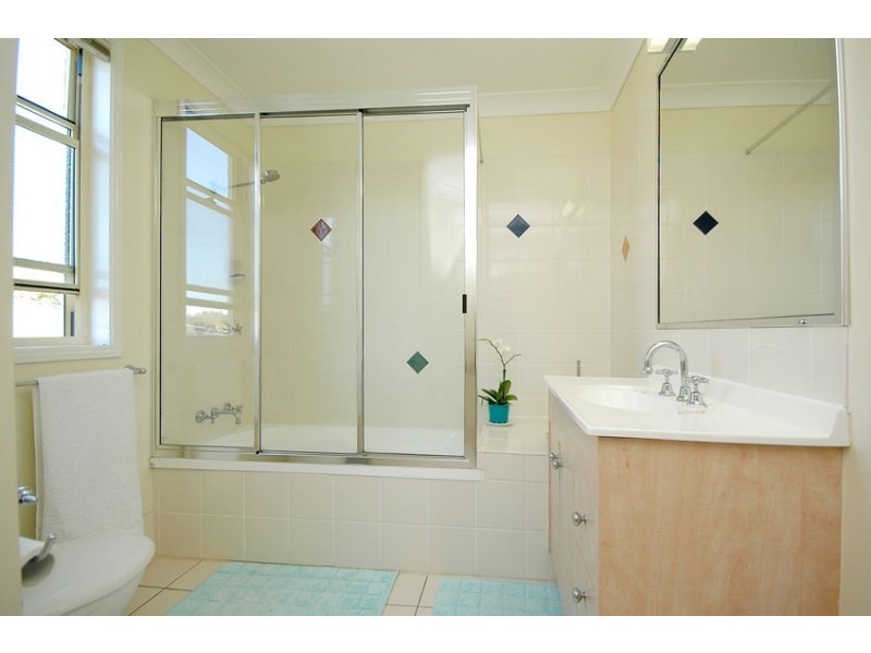 2 Rambler Street, Bardon QLD 4065