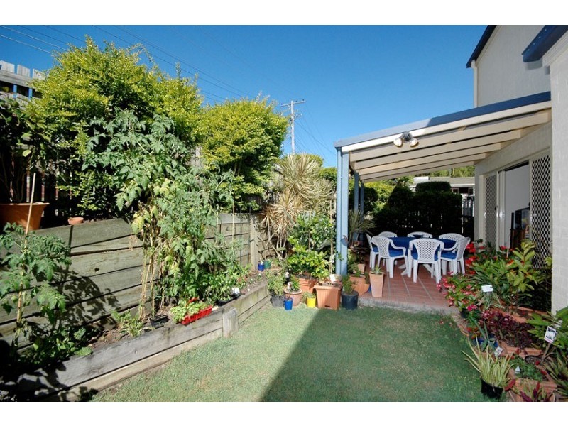 2 Rambler Street, Bardon QLD 4065