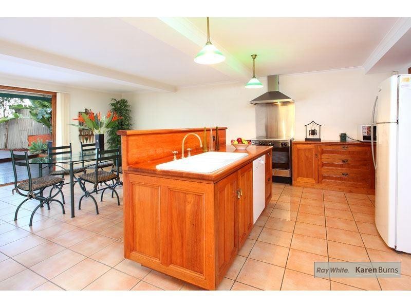 3 Blacon Street, Kenmore QLD 4069