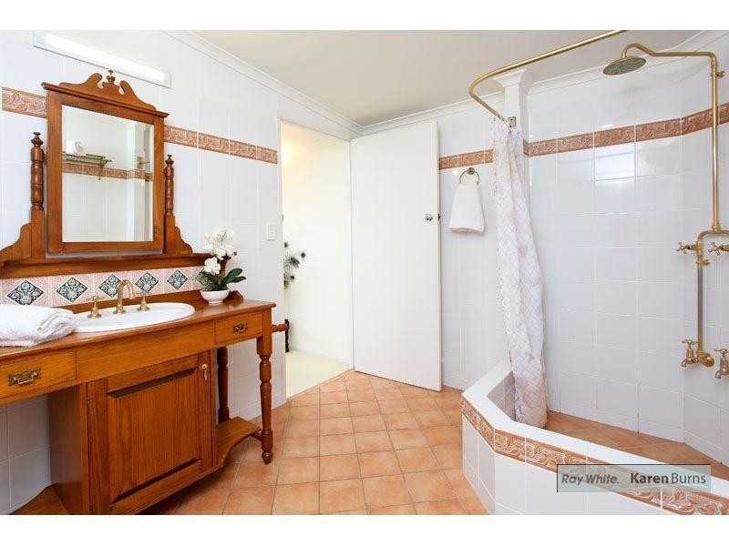 3 Blacon Street, Kenmore QLD 4069