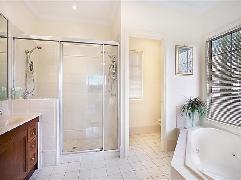 7 Westcott Place, Bellbowrie QLD 4070