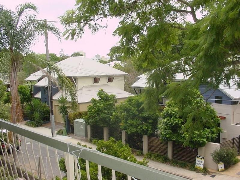 4/39 Raven Street, St Lucia QLD 4067