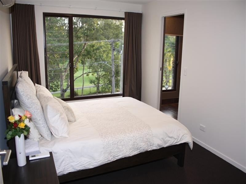 41 Hillside Terrace, St Lucia QLD 4067