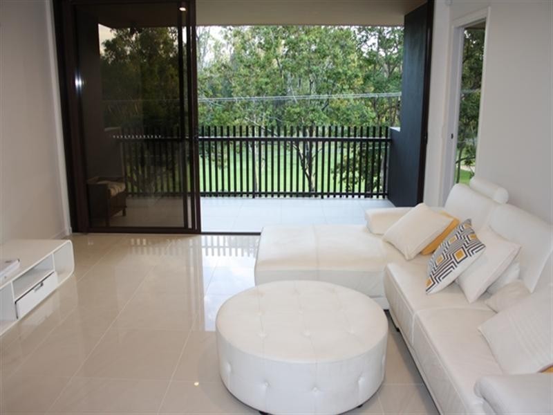 41 Hillside Terrace, St Lucia QLD 4067
