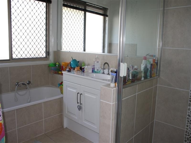 36 Salubris Place, Moggill QLD 4070