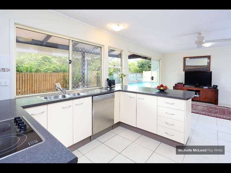 21 Glen Frew Street, Kenmore QLD 4069