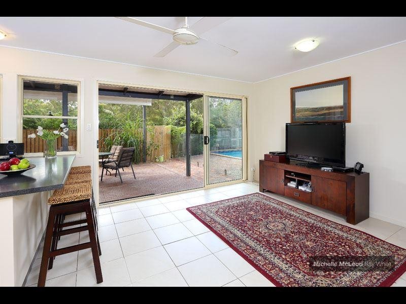 21 Glen Frew Street, Kenmore QLD 4069