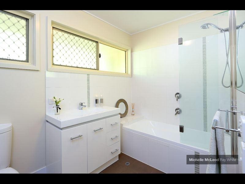 21 Glen Frew Street, Kenmore QLD 4069