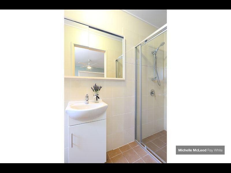 21 Glen Frew Street, Kenmore QLD 4069