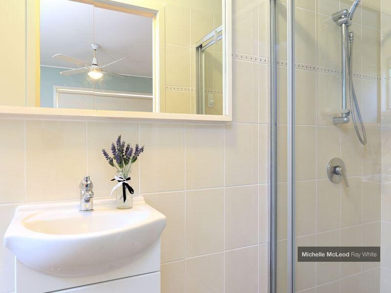 21 Glen Frew Street, Kenmore QLD 4069