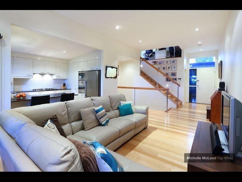 9 Central Avenue, Indooroopilly QLD 4068