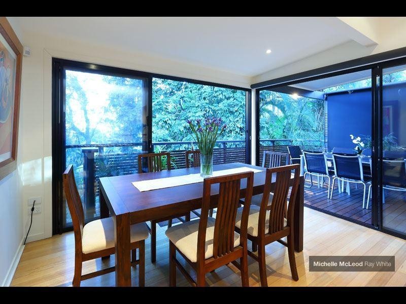 9 Central Avenue, Indooroopilly QLD 4068