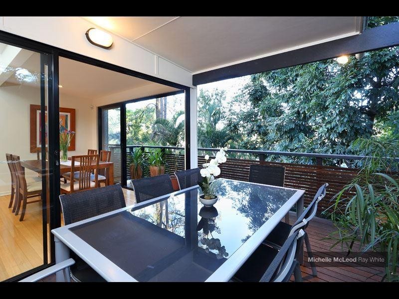 9 Central Avenue, Indooroopilly QLD 4068