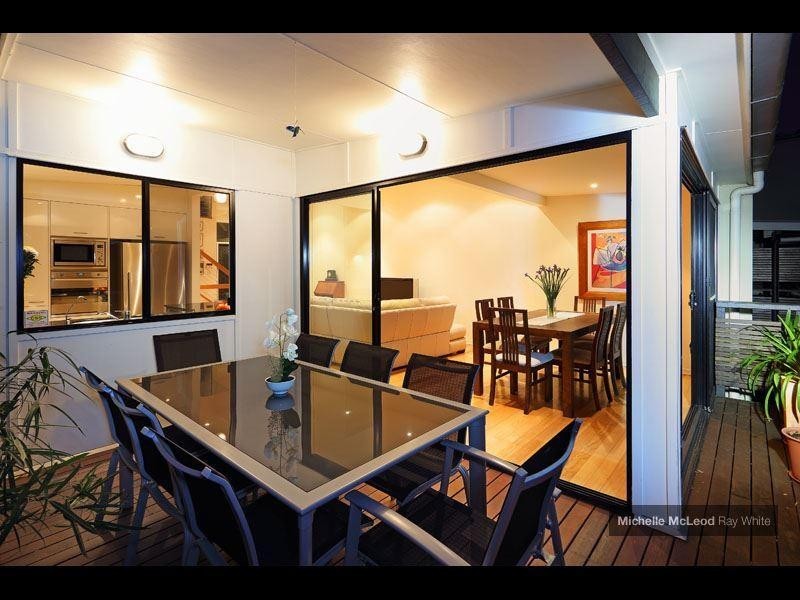 9 Central Avenue, Indooroopilly QLD 4068