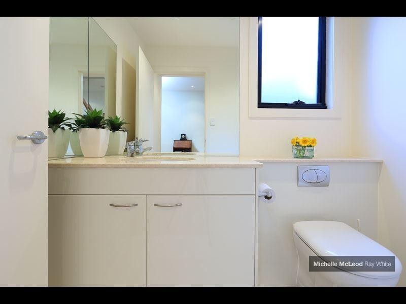 9 Central Avenue, Indooroopilly QLD 4068