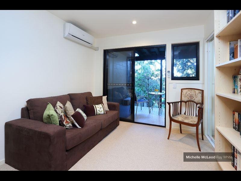 9 Central Avenue, Indooroopilly QLD 4068