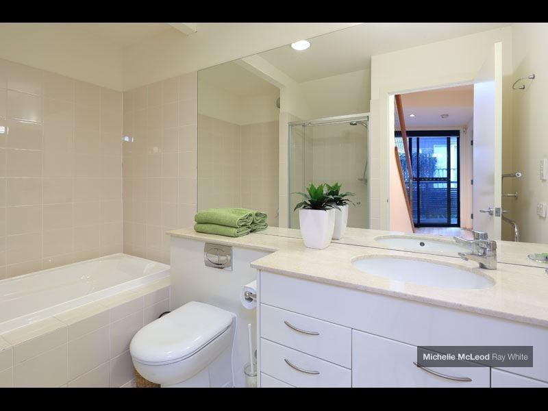 9 Central Avenue, Indooroopilly QLD 4068