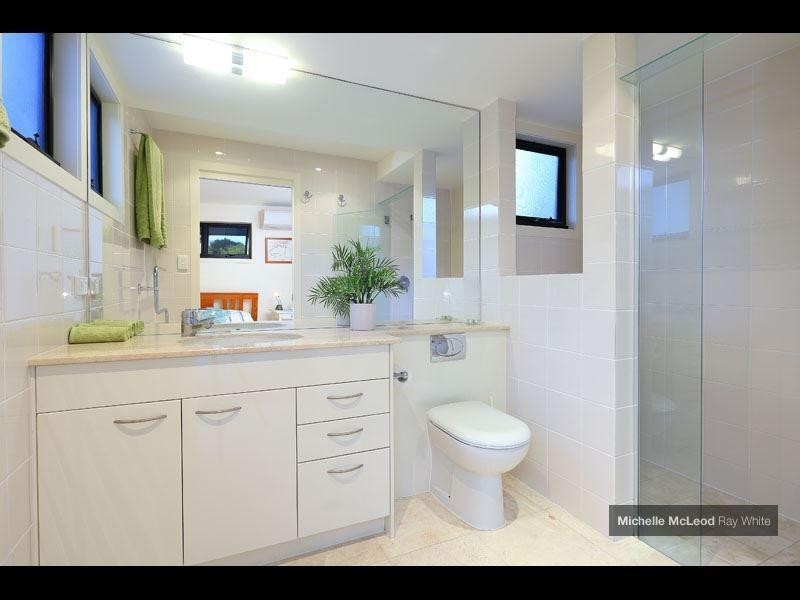 9 Central Avenue, Indooroopilly QLD 4068