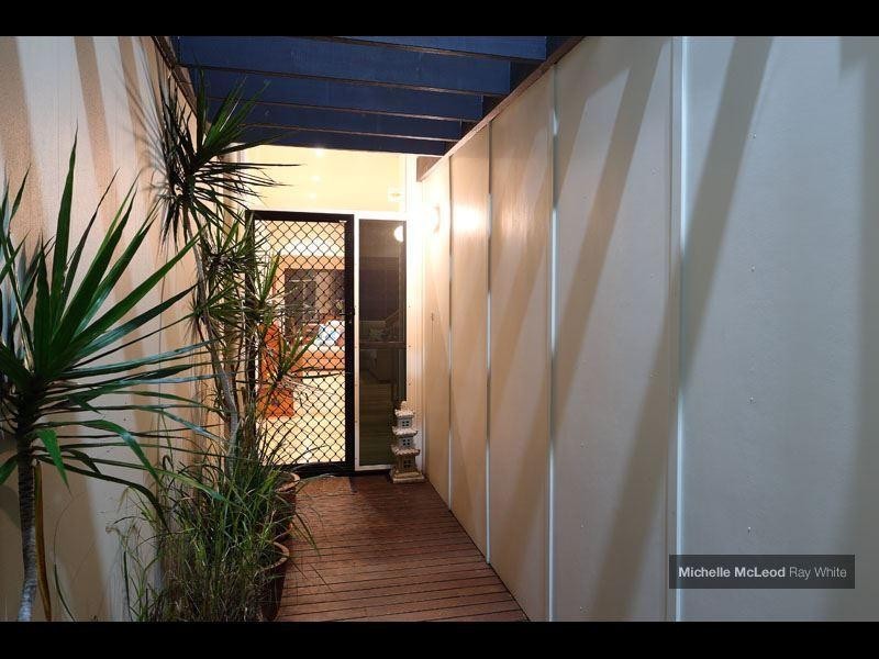 9 Central Avenue, Indooroopilly QLD 4068