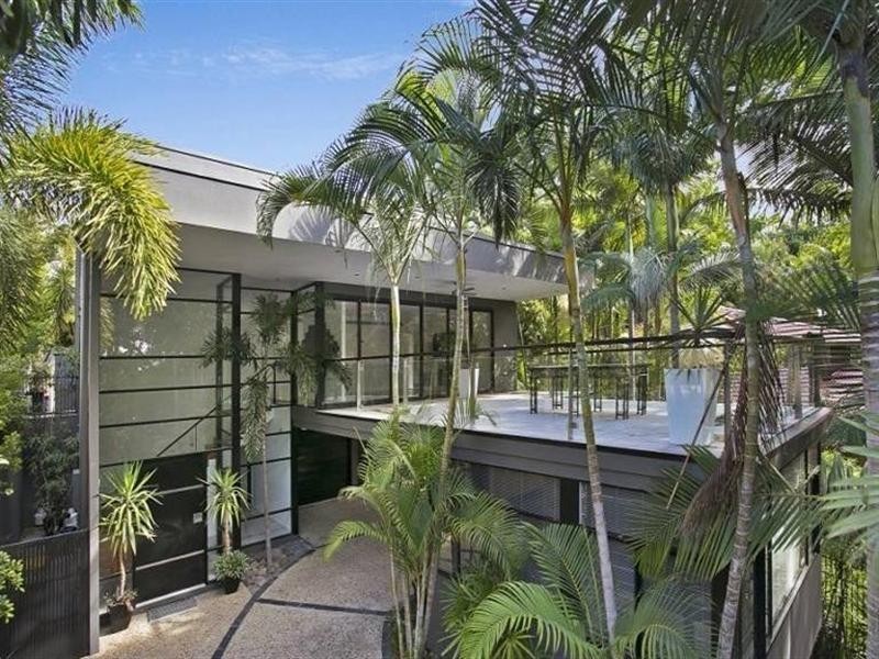 20 Mervyn Grove, St Lucia QLD 4067