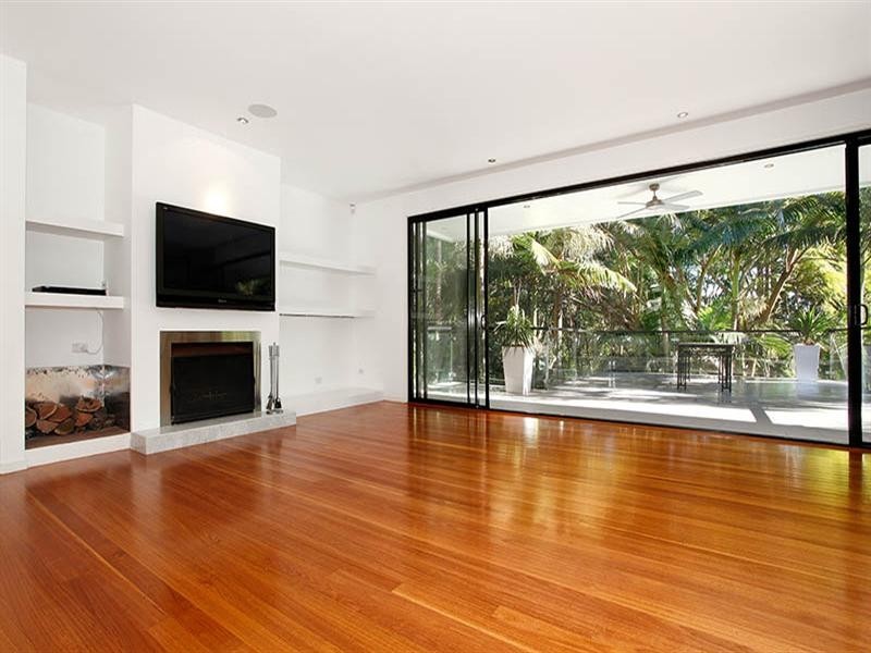 20 Mervyn Grove, St Lucia QLD 4067