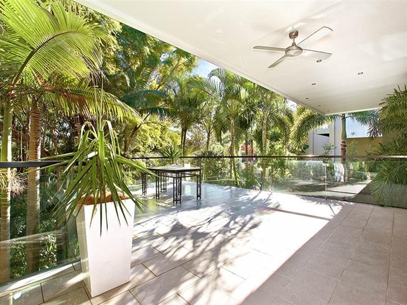 20 Mervyn Grove, St Lucia QLD 4067