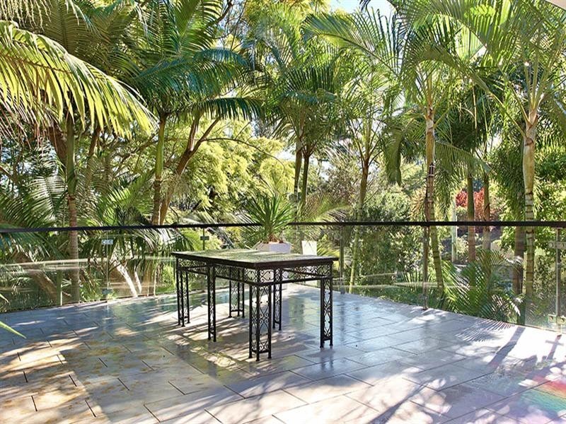 20 Mervyn Grove, St Lucia QLD 4067