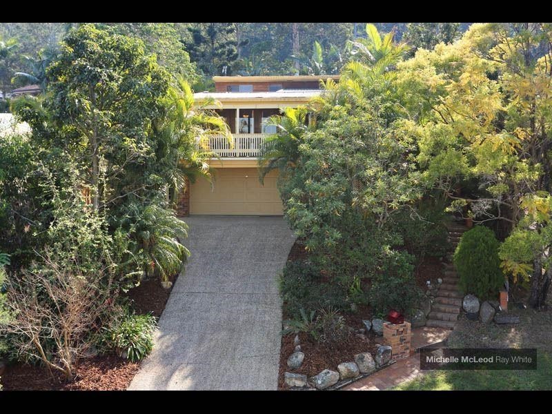 6 Pearra Place, Chapel Hill QLD 4069