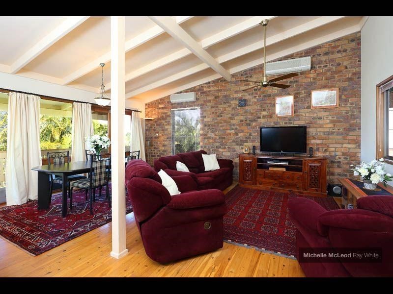 6 Pearra Place, Chapel Hill QLD 4069