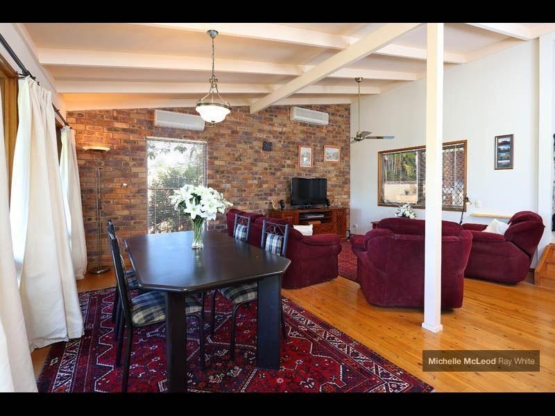 6 Pearra Place, Chapel Hill QLD 4069