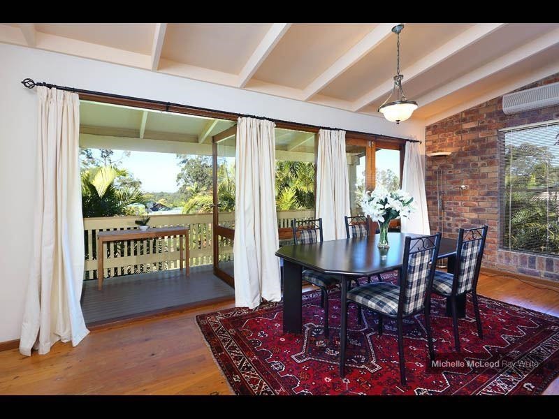 6 Pearra Place, Chapel Hill QLD 4069