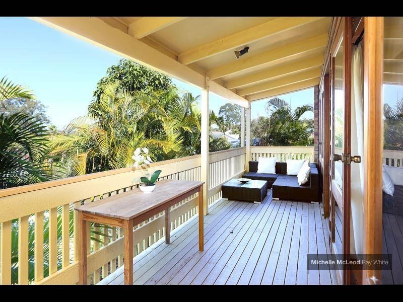 6 Pearra Place, Chapel Hill QLD 4069