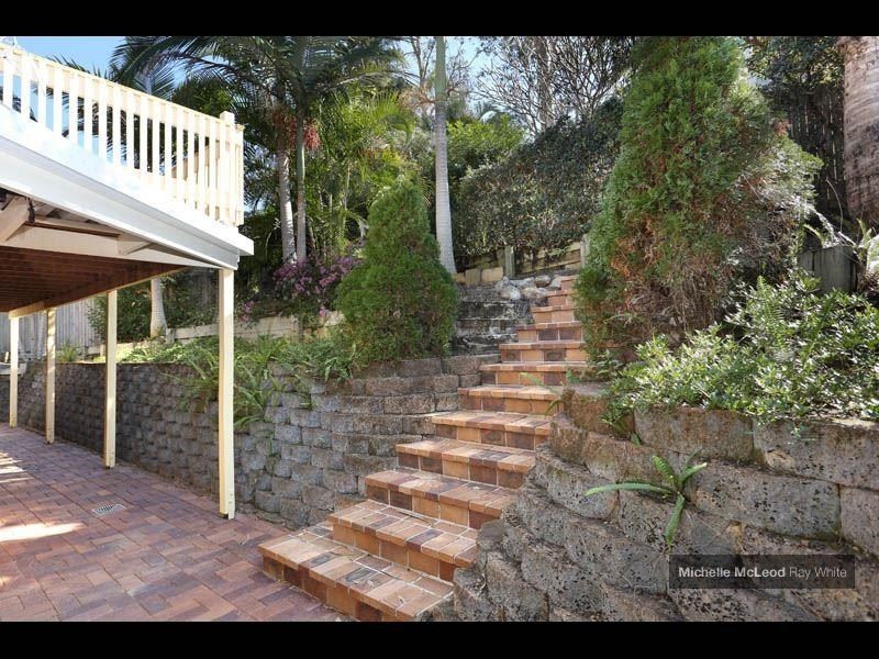 6 Pearra Place, Chapel Hill QLD 4069