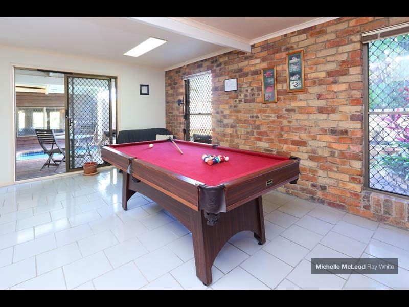 6 Pearra Place, Chapel Hill QLD 4069