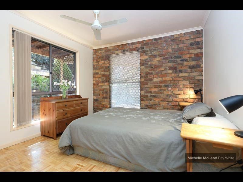 6 Pearra Place, Chapel Hill QLD 4069