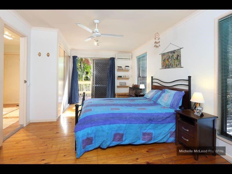 6 Pearra Place, Chapel Hill QLD 4069