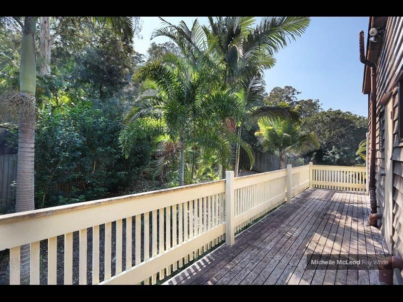 6 Pearra Place, Chapel Hill QLD 4069